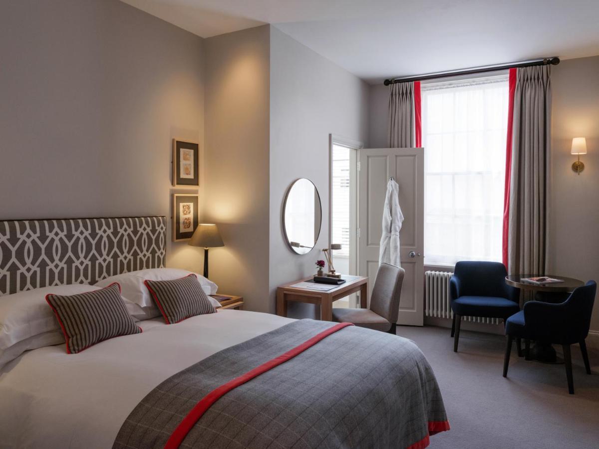 Old Bank Hotel Oxford Extérieur photo A bedroom at The Mitre