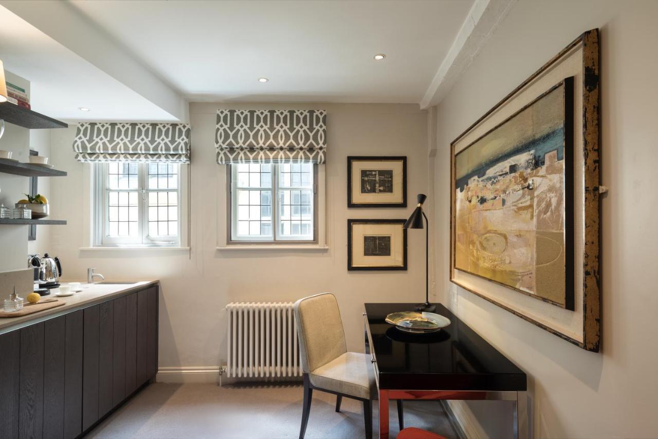 Old Bank Hotel Oxford Extérieur photo A Roman blind in a kitchen