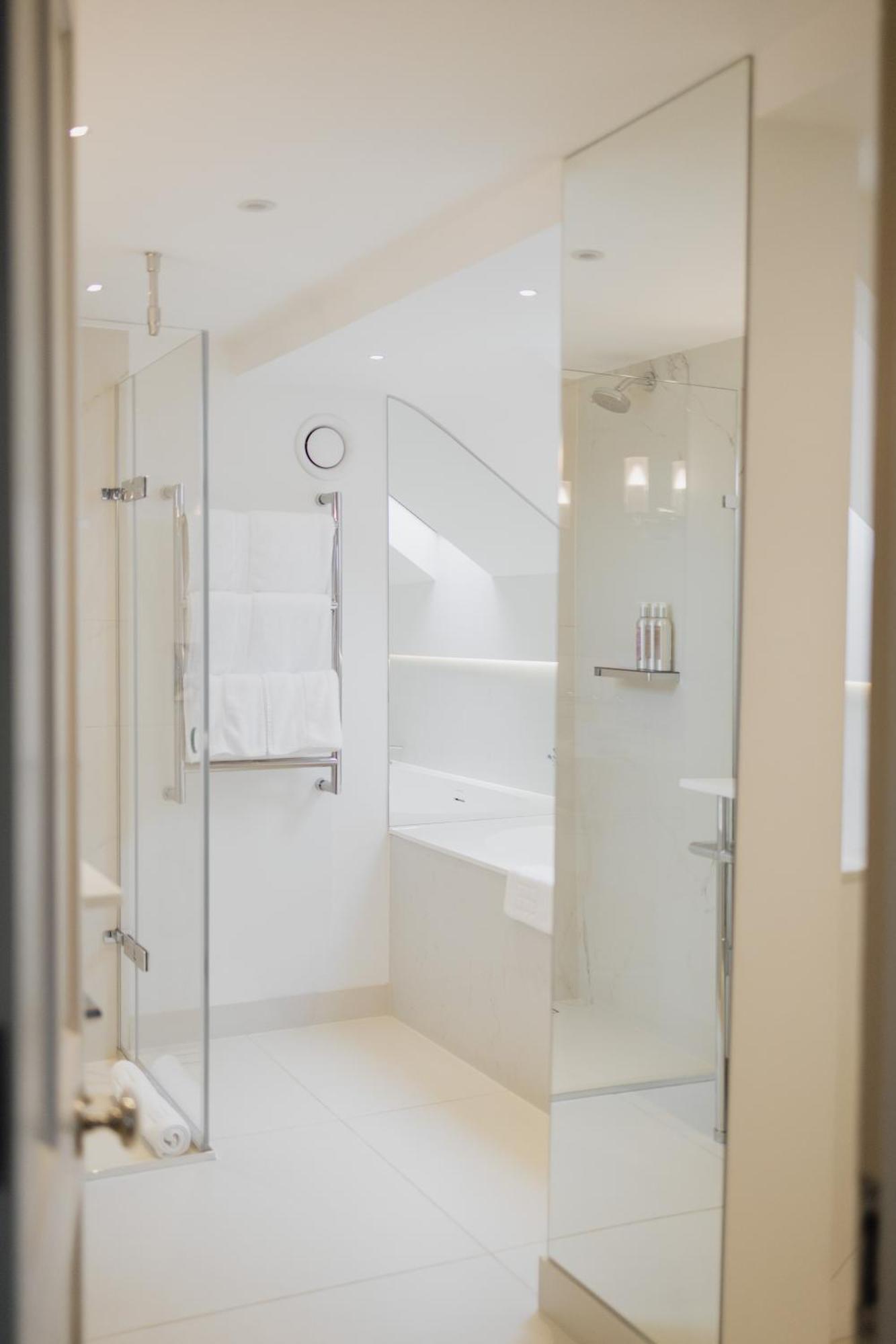 Old Bank Hotel Oxford Extérieur photo A shower enclosure