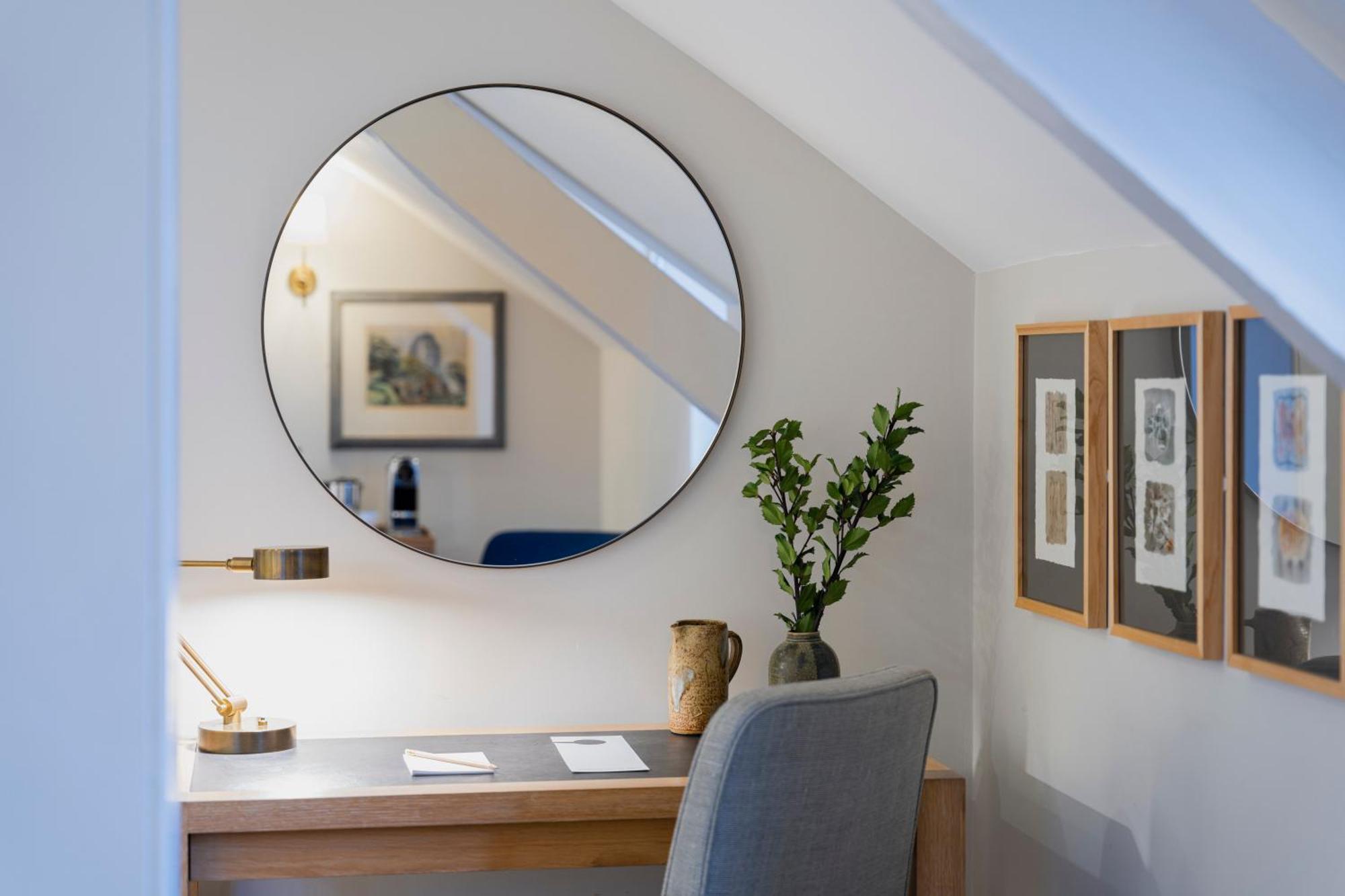 Old Bank Hotel Oxford Extérieur photo A mirror in a home office