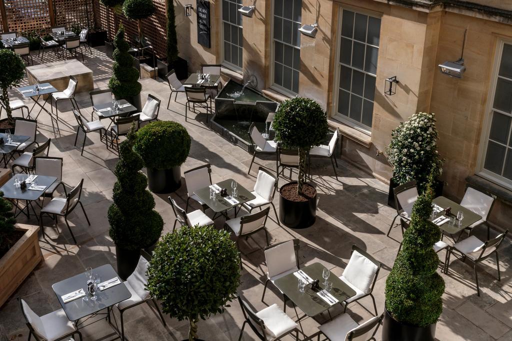 Old Bank Hotel Oxford Extérieur photo The courtyard at the hotel