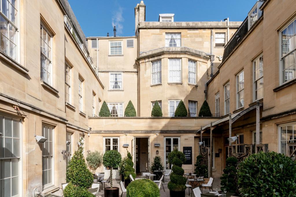 Old Bank Hotel Oxford Extérieur photo The courtyard of the hotel