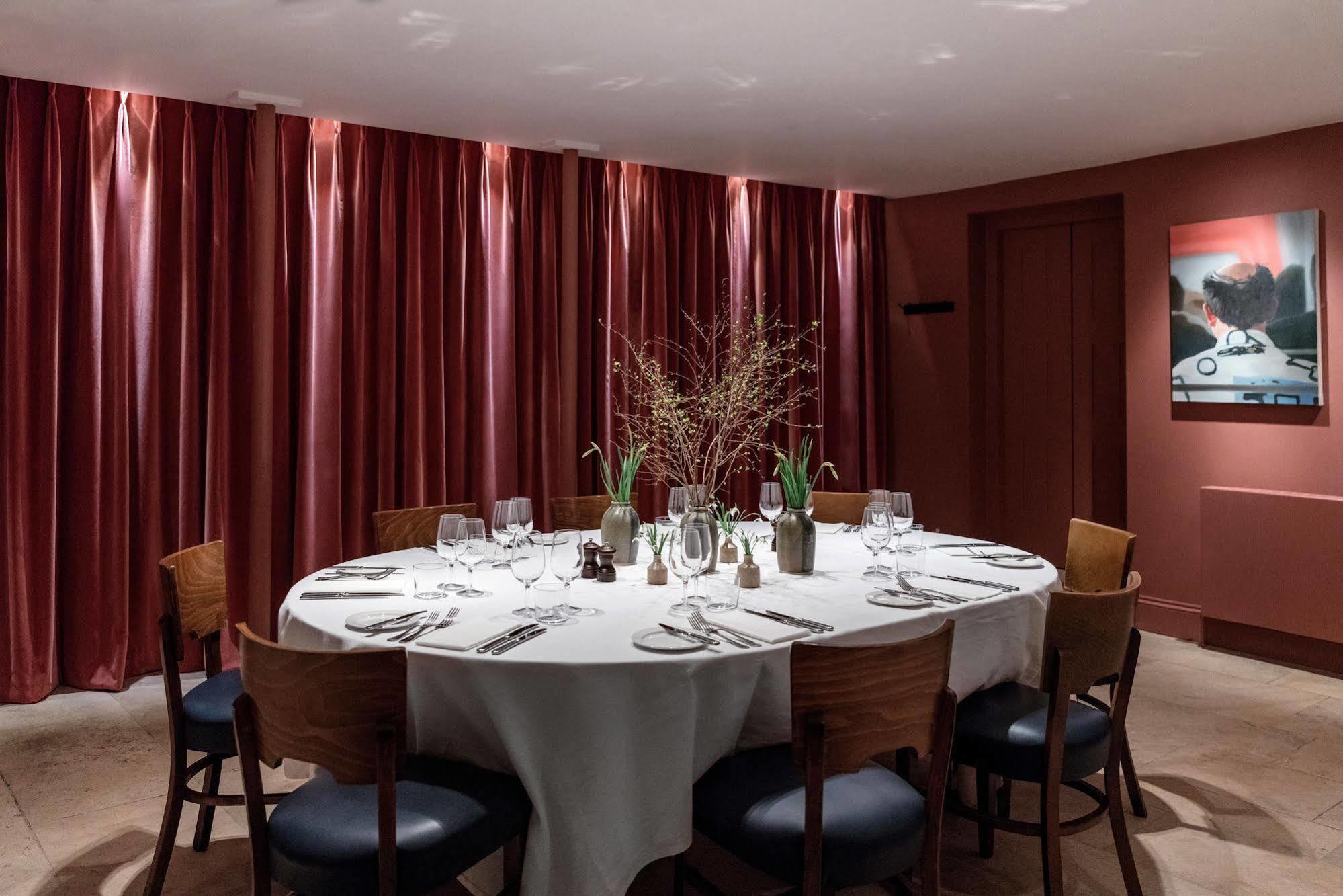 Old Bank Hotel Oxford Extérieur photo The dining room at the 2012 Olympic Village