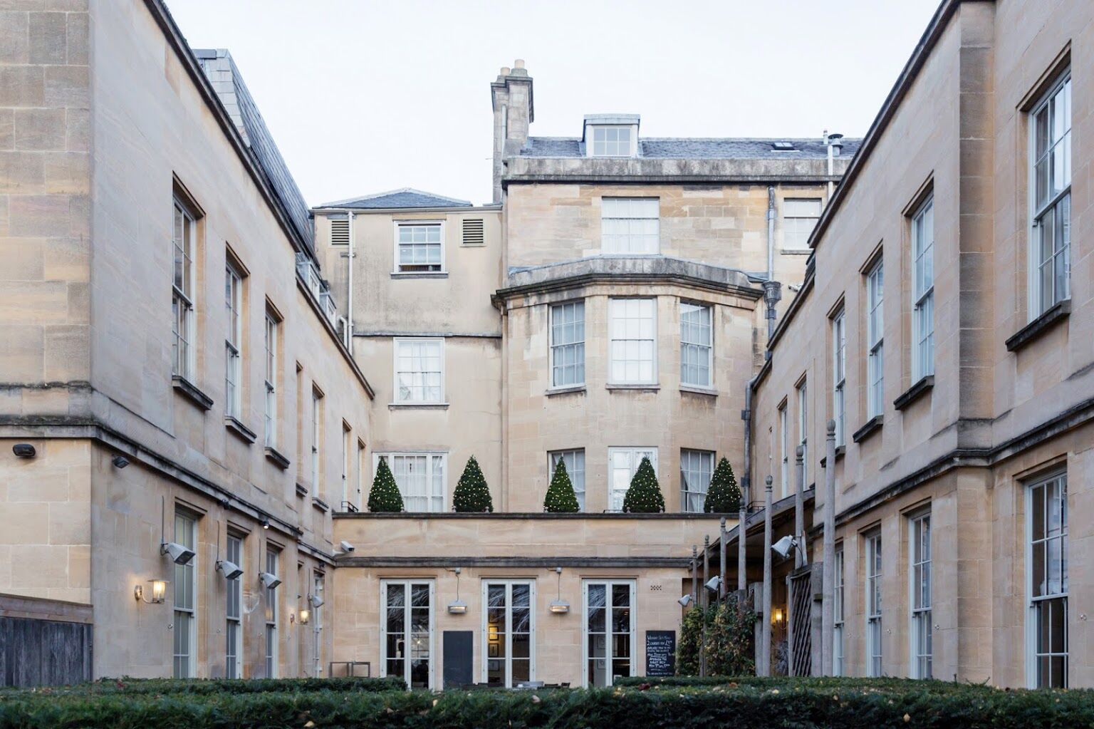 Old Bank Hotel Oxford Extérieur photo The courtyard of the Royal Society